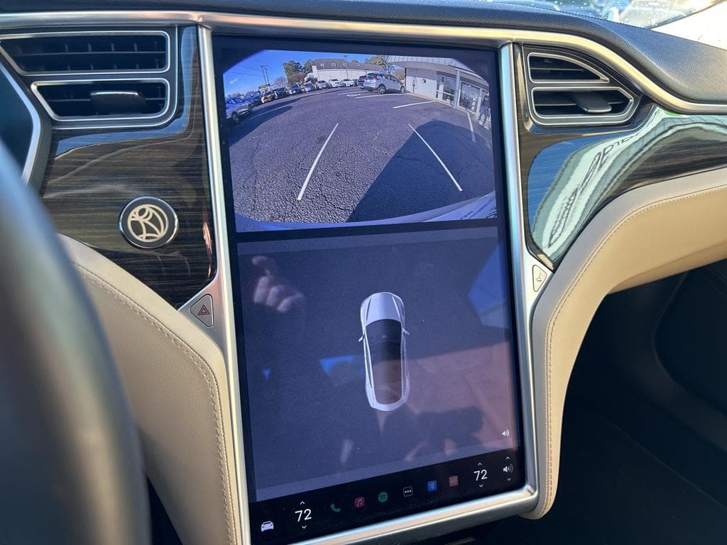 2014 Tesla Model S view 13