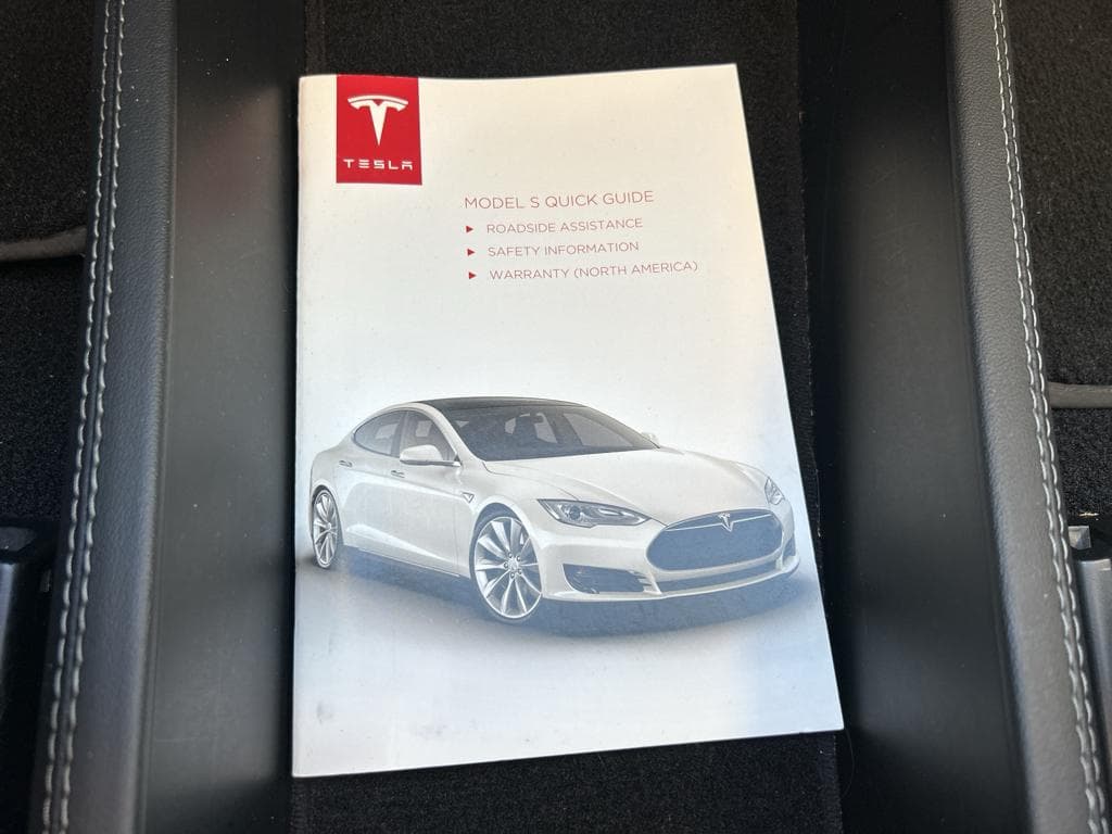 2014 Tesla Model S view 15