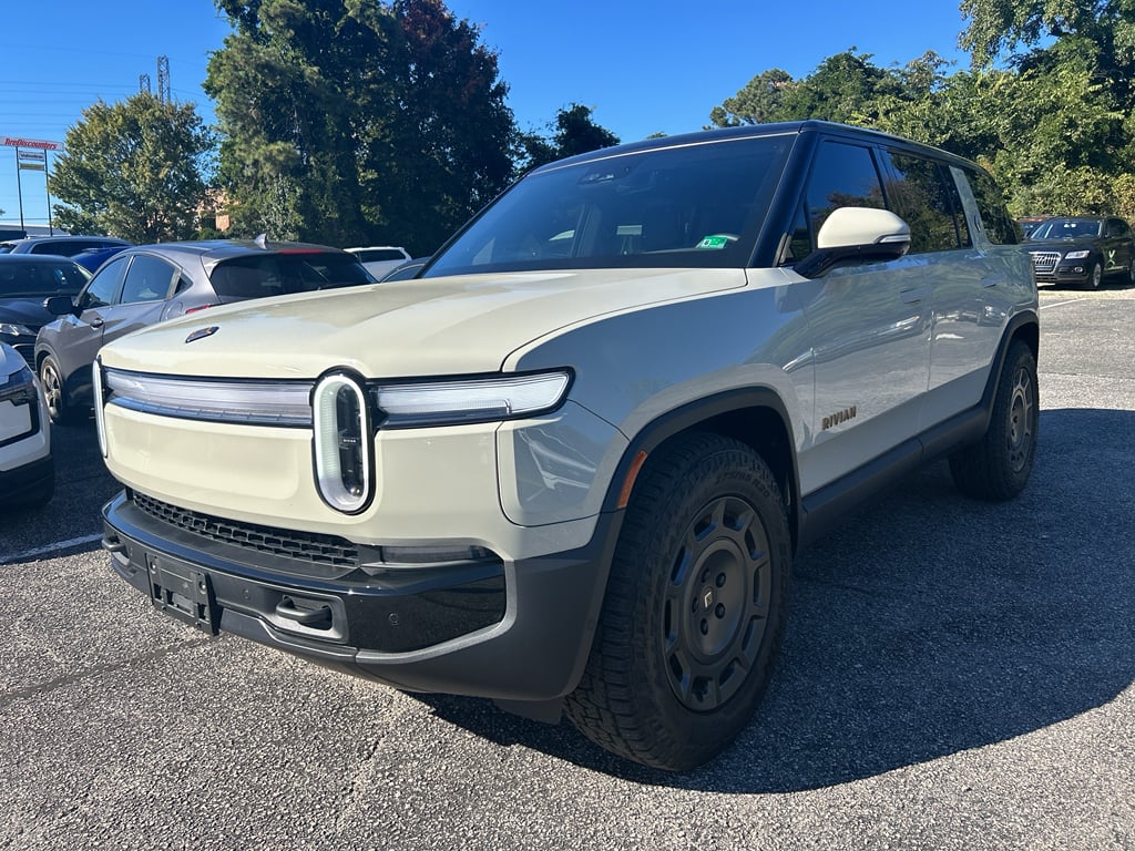 2025 Rivian R1S