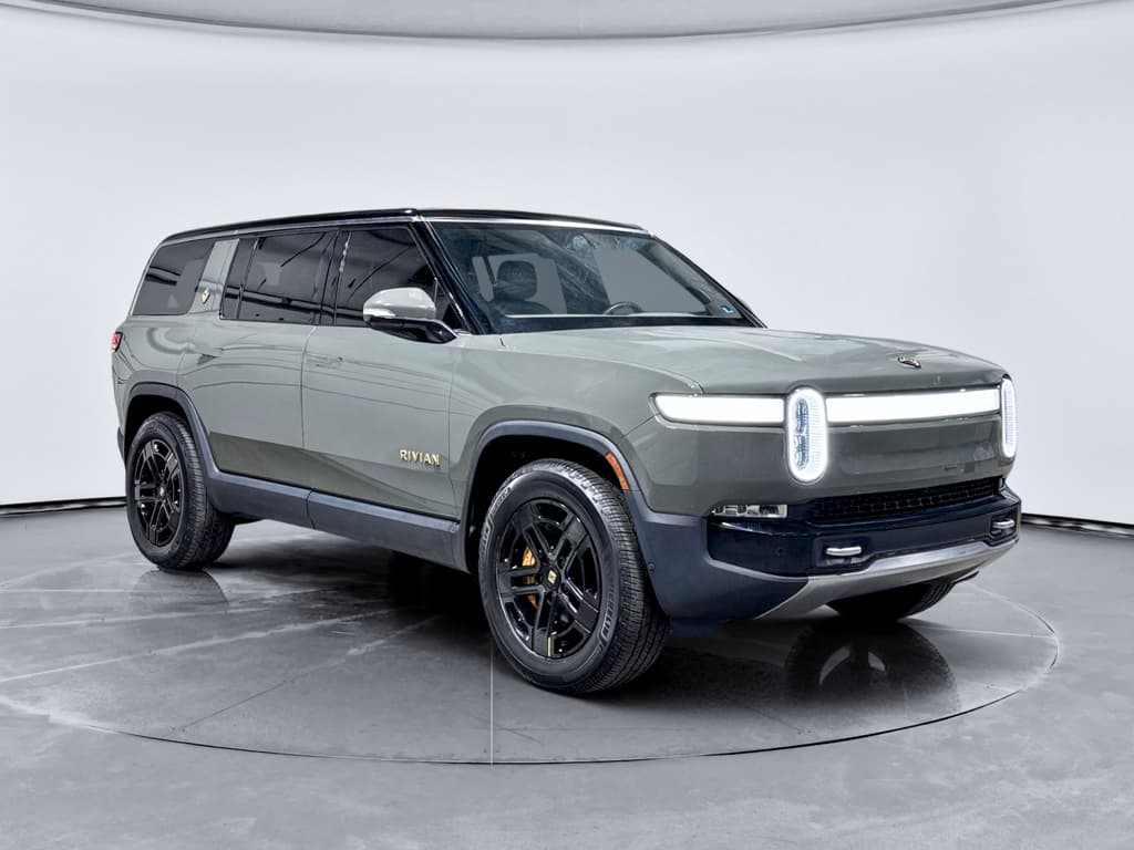 2023 Rivian R1S view 4