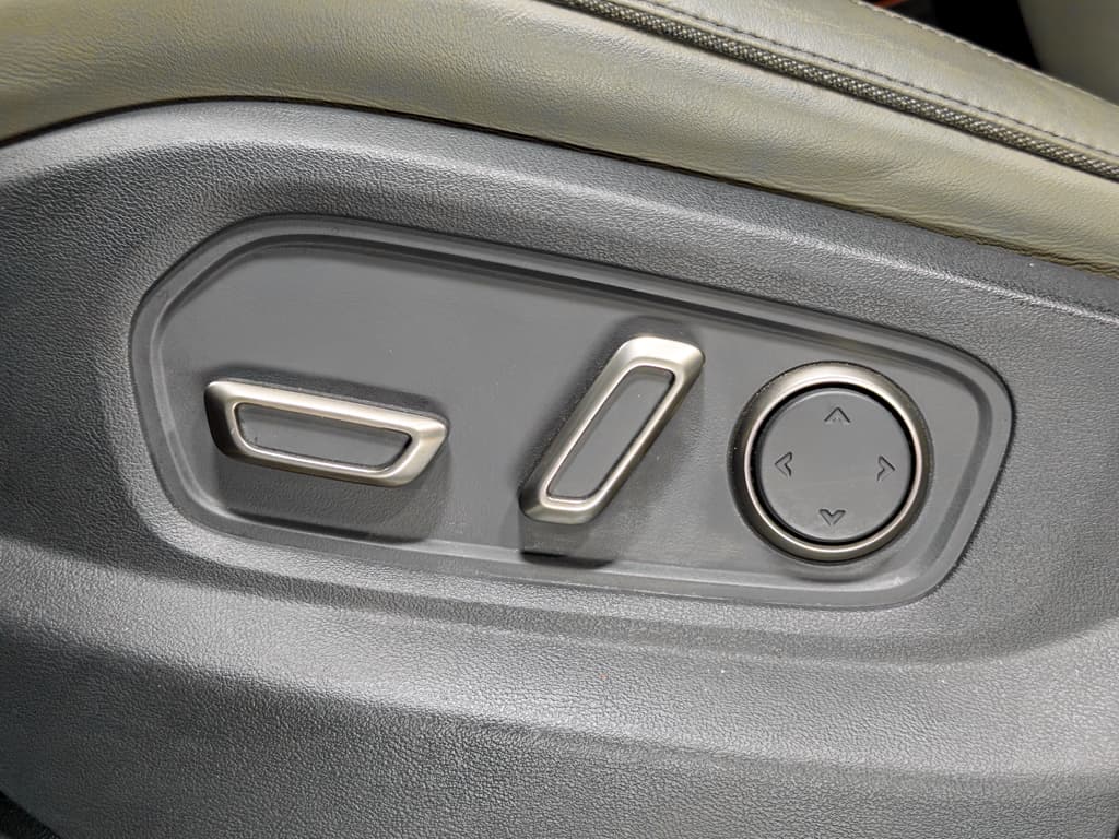 2023 Rivian R1S view 6