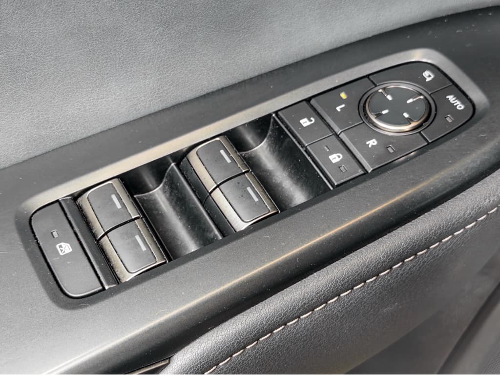 2023 Lexus RZ 450e view 7