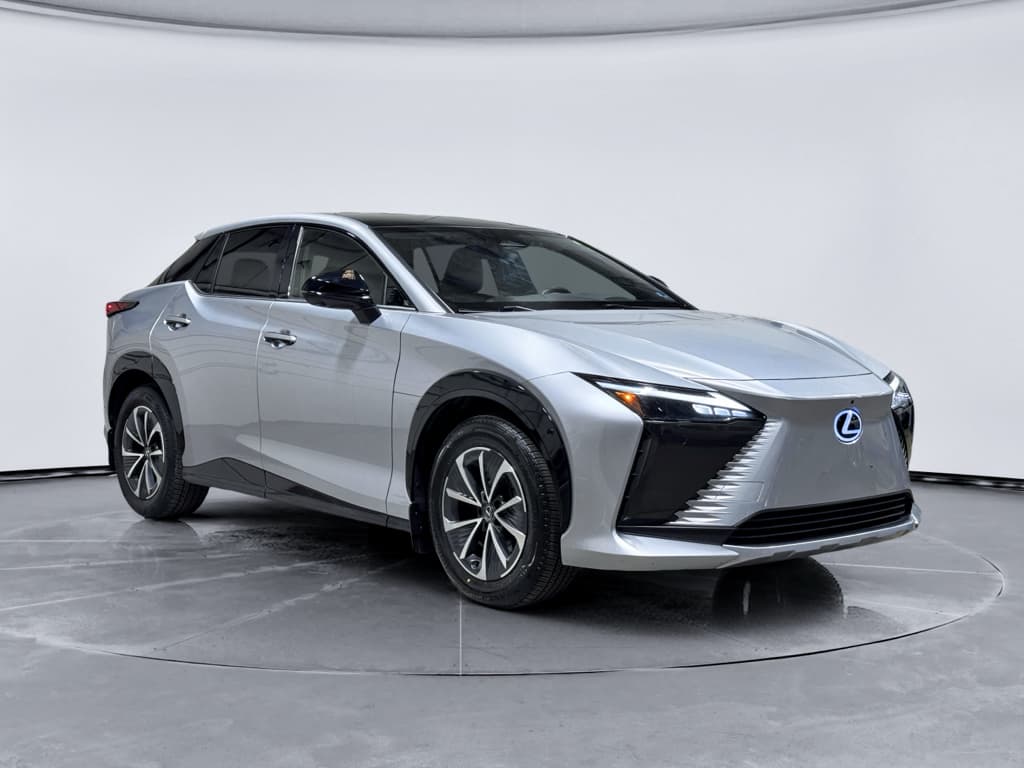 2023 Lexus RZ 450e view 4