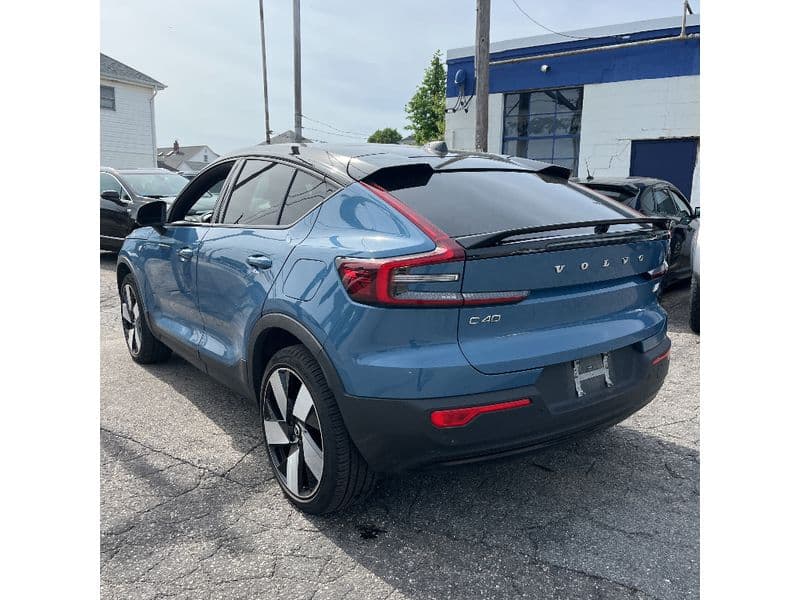 2022 Volvo C40 Recharge view 4