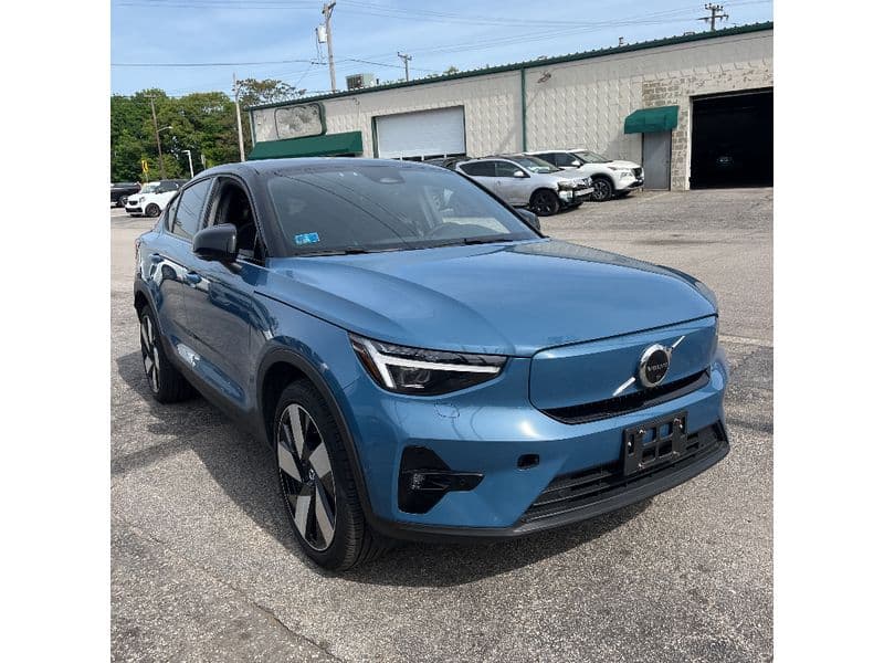2022 Volvo C40 Recharge view 2