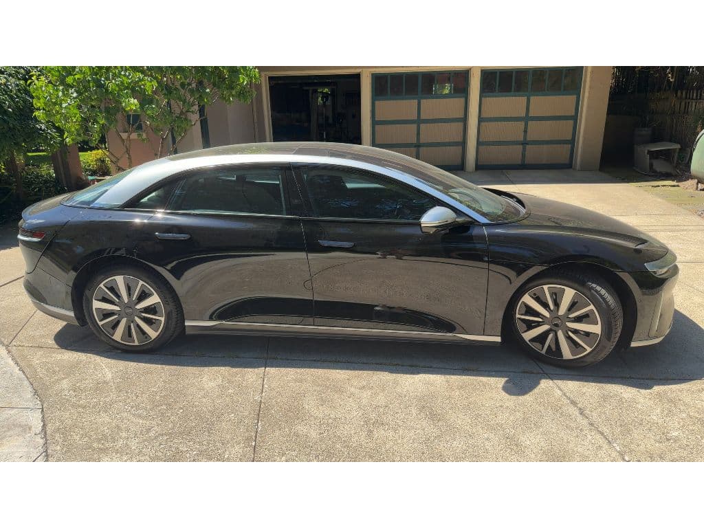 2022 Lucid Air view 3