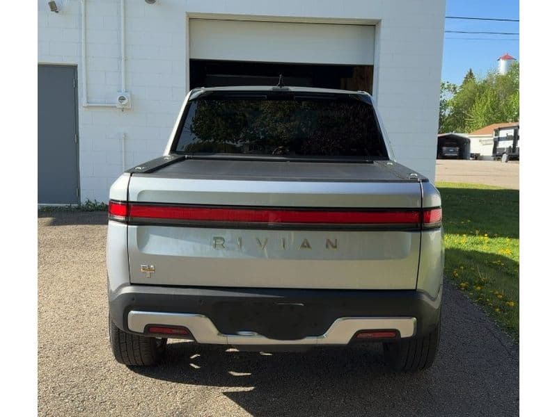 2022 Rivian R1T view 4