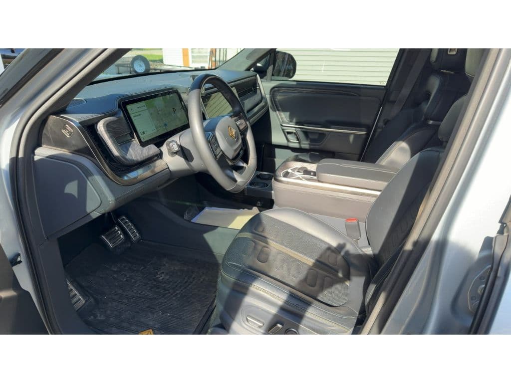 2022 Rivian R1T view 5