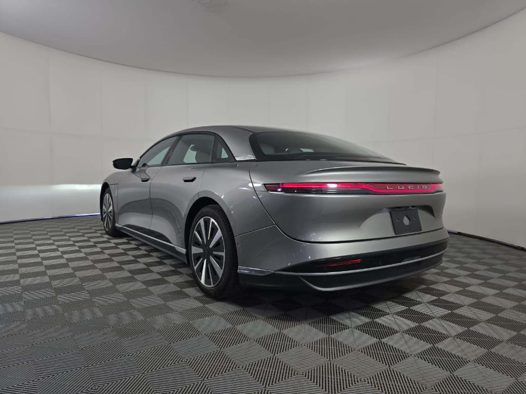 2024 Lucid Air view 3
