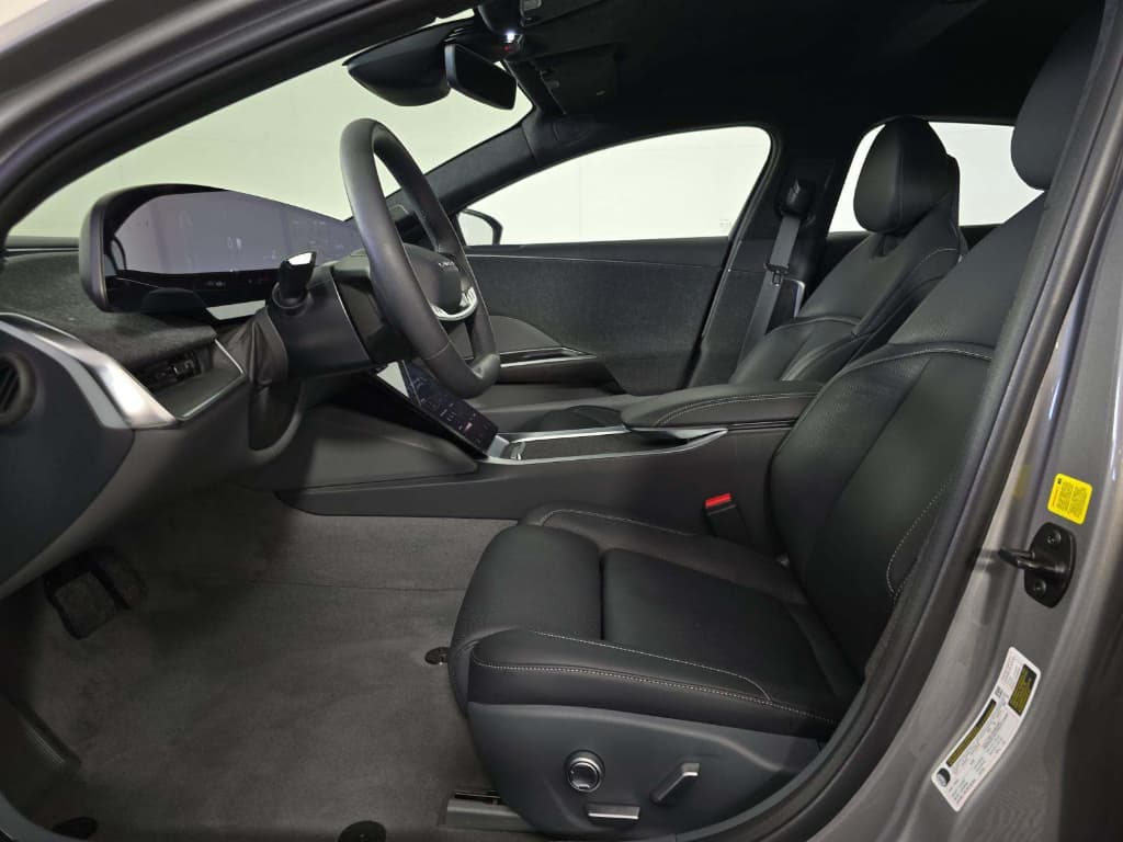 2024 Lucid Air view 5