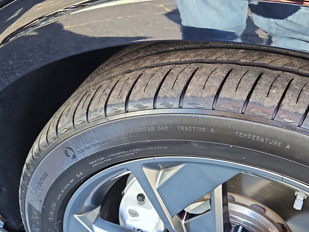 2024 Genesis Electrified GV70 view 38