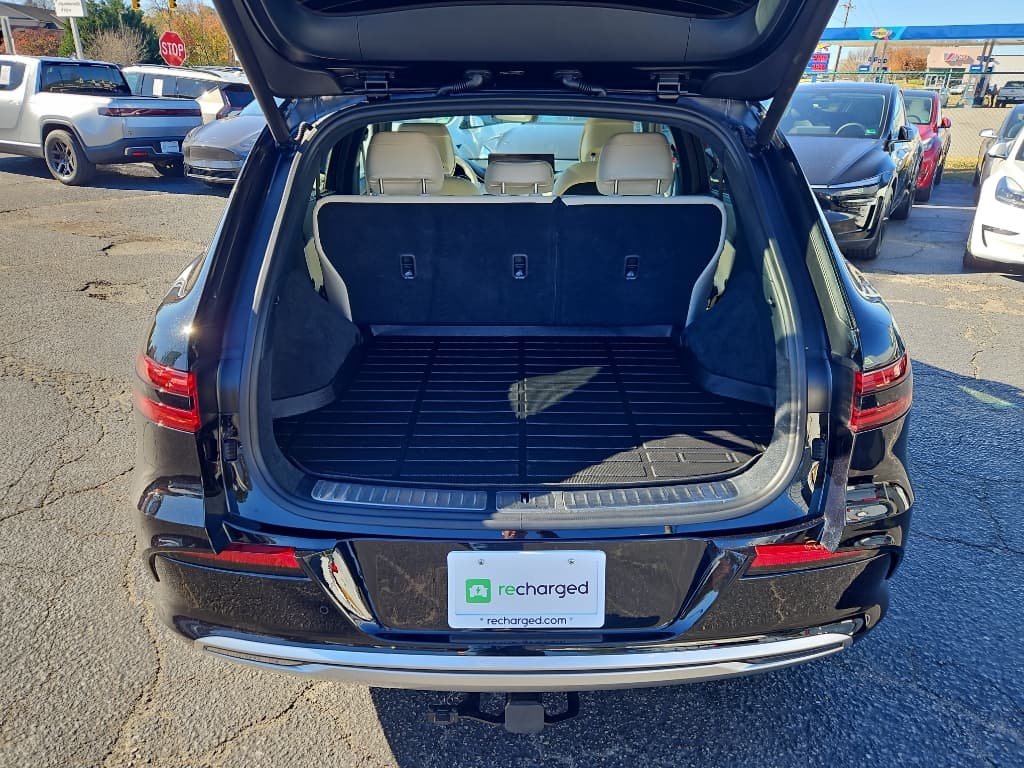 2024 Genesis Electrified GV70 view 26