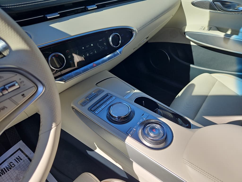 2024 Genesis Electrified GV70 view 20