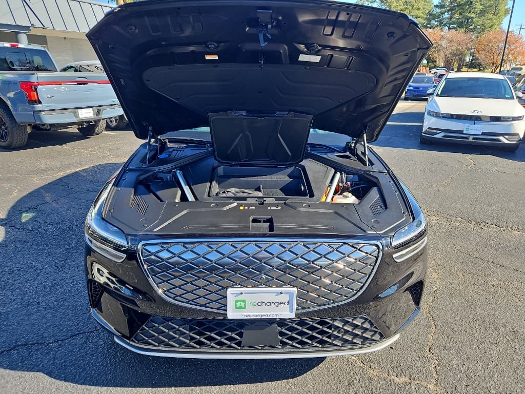 2024 Genesis Electrified GV70 view 27