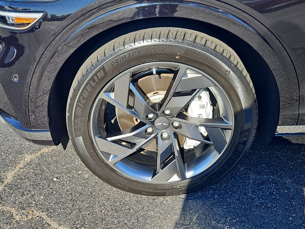 2024 Genesis Electrified GV70 view 31