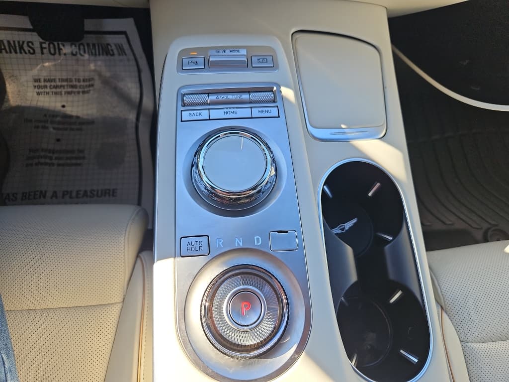 2024 Genesis Electrified GV70 view 21