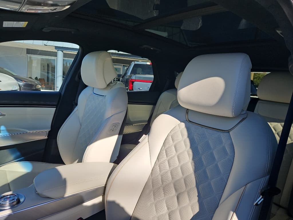 2024 Genesis Electrified GV70 view 25