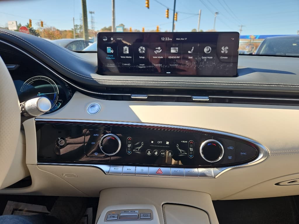 2024 Genesis Electrified GV70 view 13