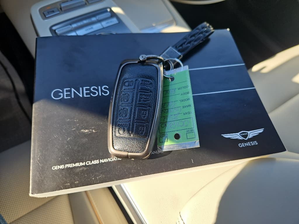 2024 Genesis Electrified GV70 view 22