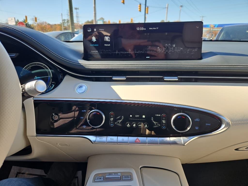 2024 Genesis Electrified GV70 view 15