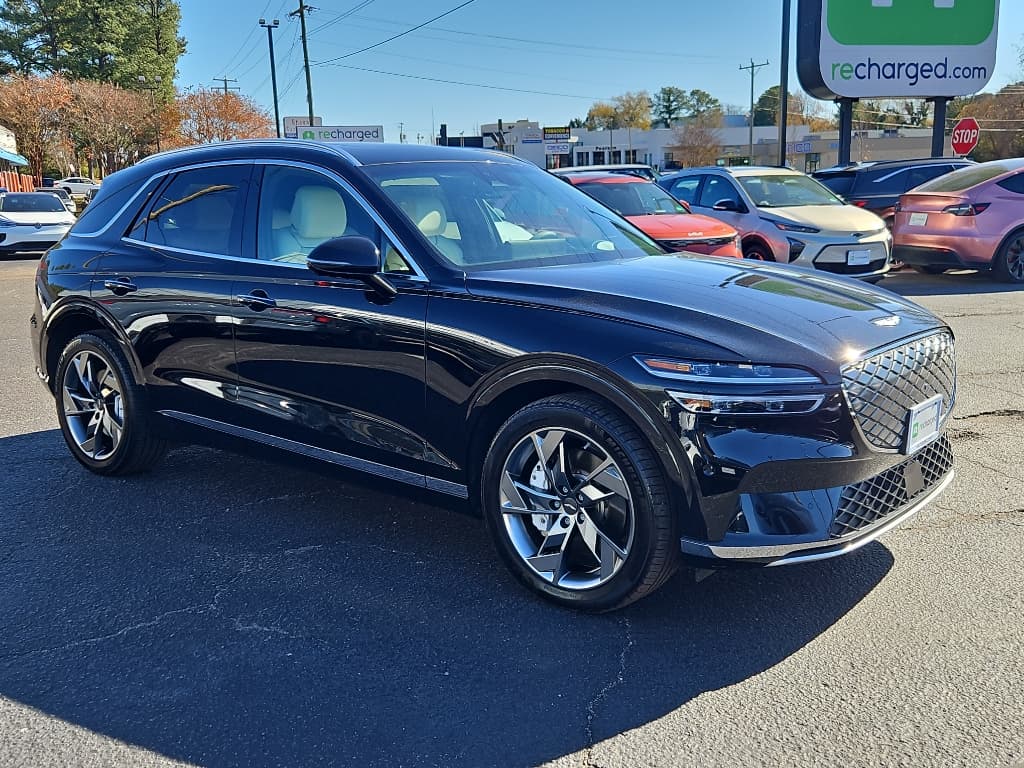 2024 Genesis Electrified GV70 view 4