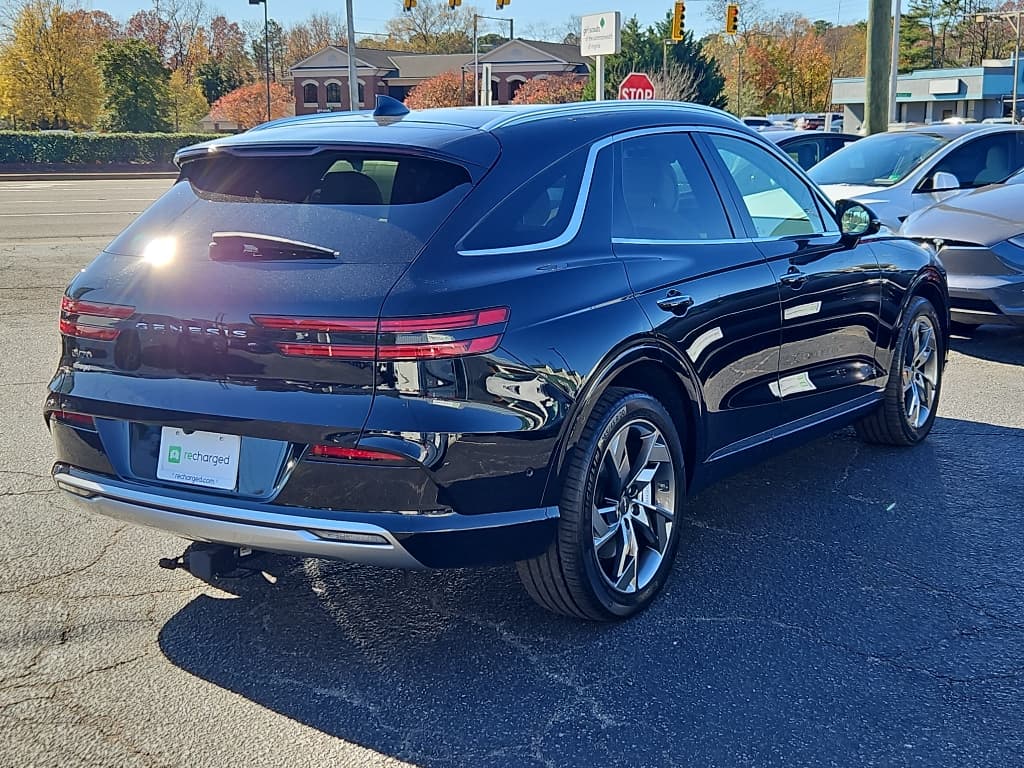 2024 Genesis Electrified GV70 view 3