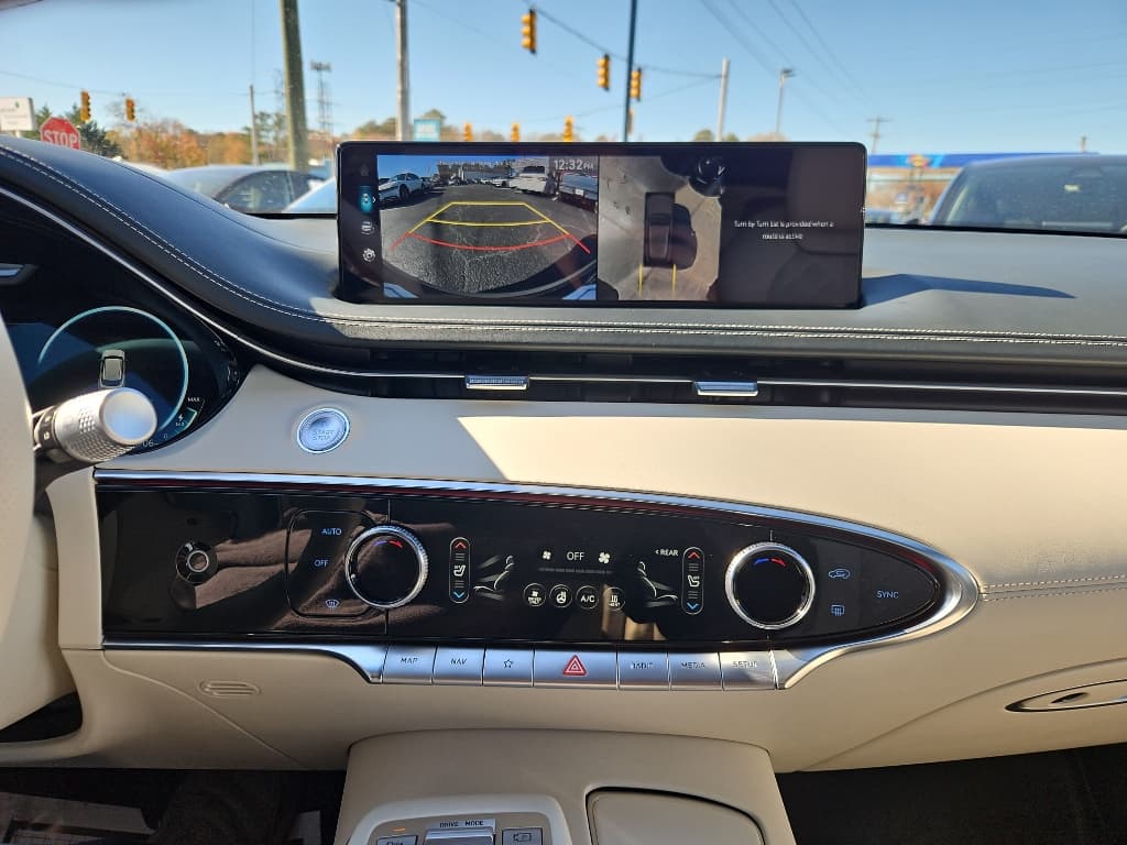 2024 Genesis Electrified GV70 view 14