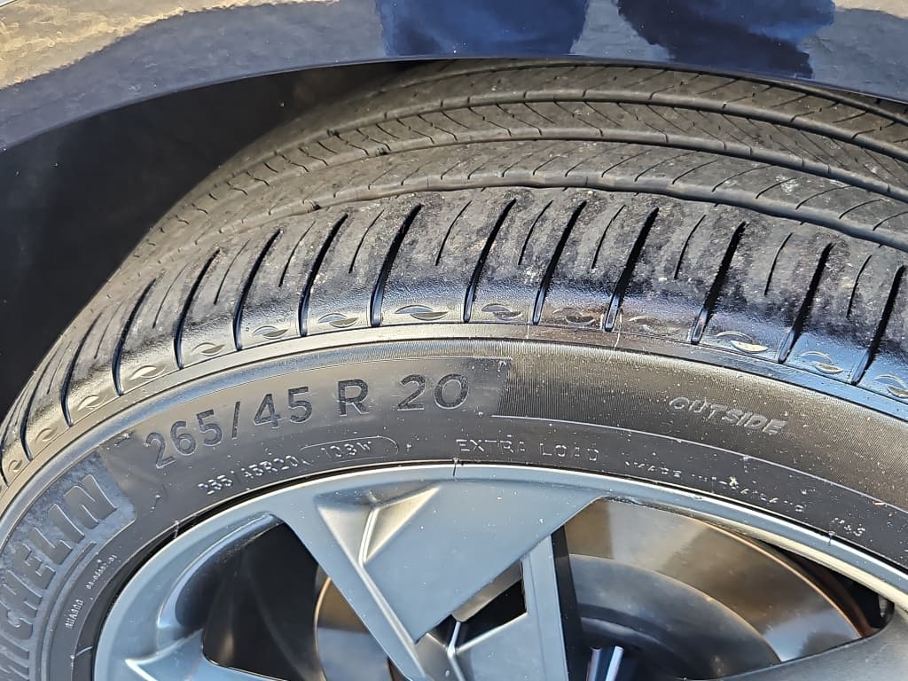 2024 Genesis Electrified GV70 view 36