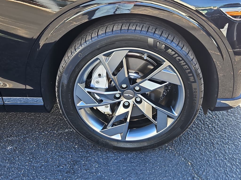 2024 Genesis Electrified GV70 view 37