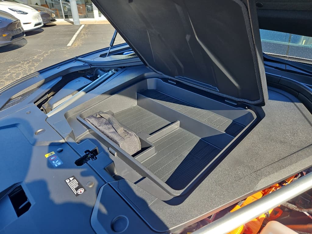 2024 Genesis Electrified GV70 view 28