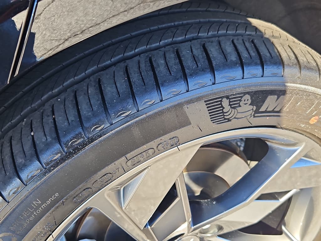 2024 Genesis Electrified GV70 view 34