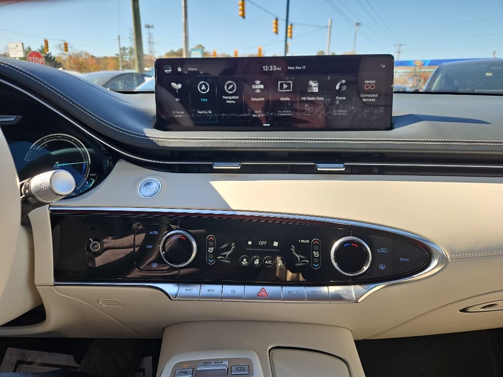2024 Genesis Electrified GV70 view 12