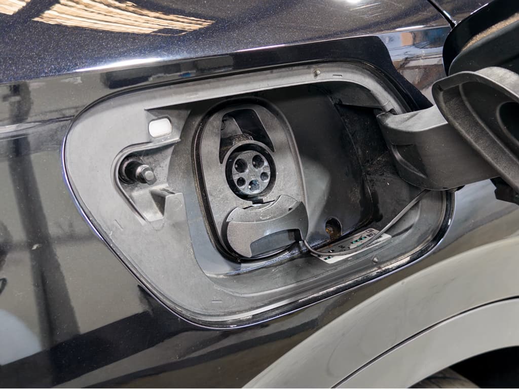 2023 Volkswagen ID.4 view 5