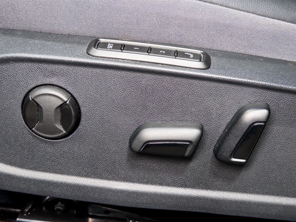 2023 Volkswagen ID.4 view 6