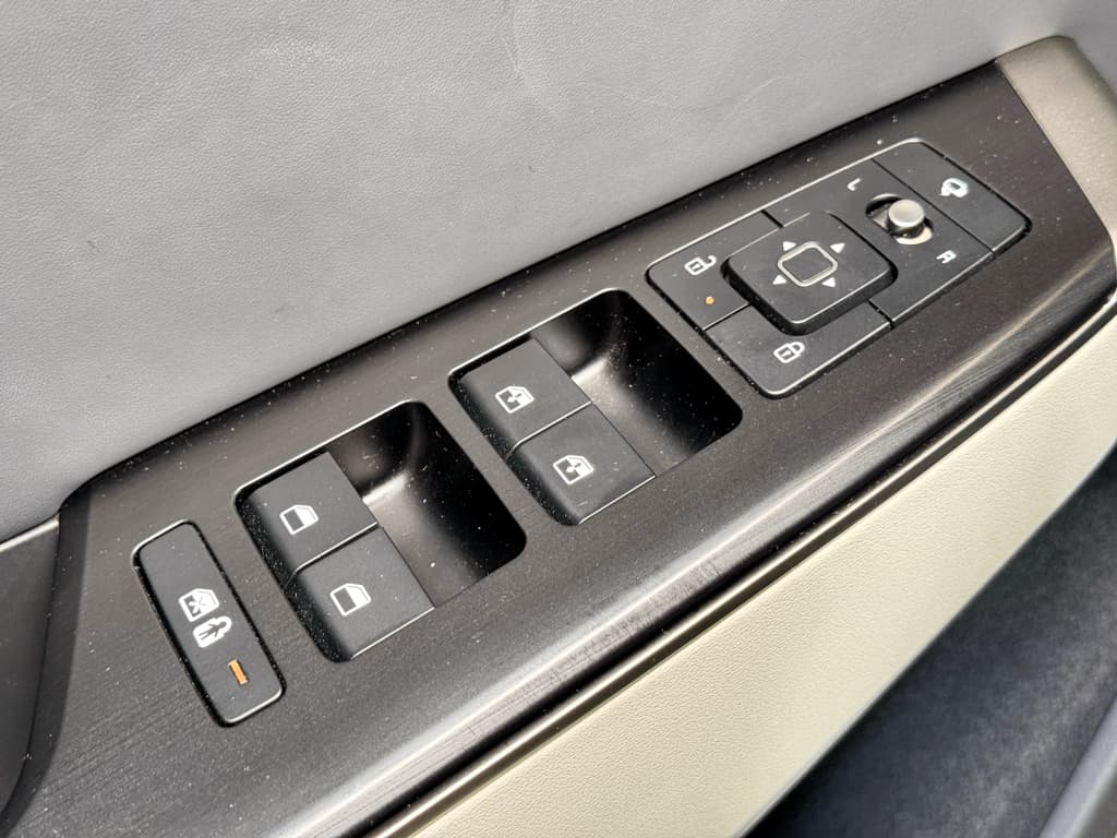 2025 Kia EV6 view 7