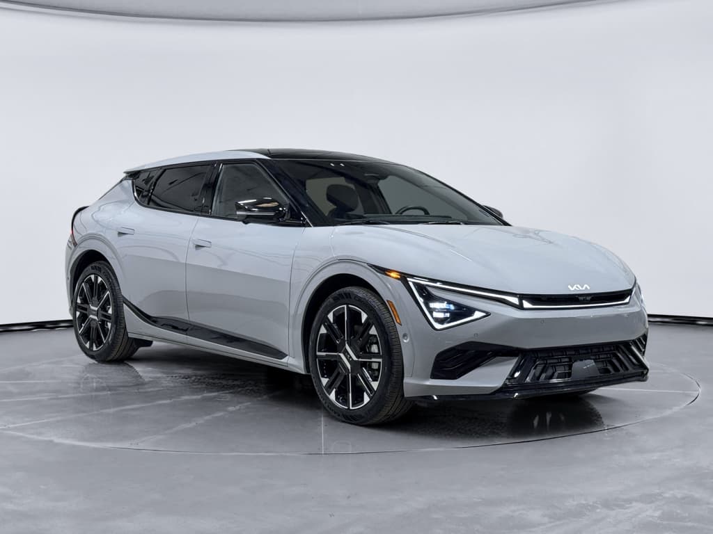 2025 Kia EV6 view 4