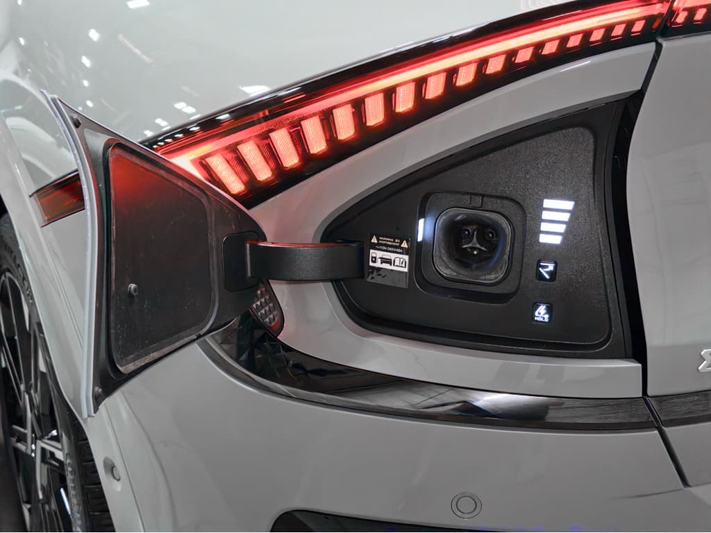 2025 Kia EV6 view 5