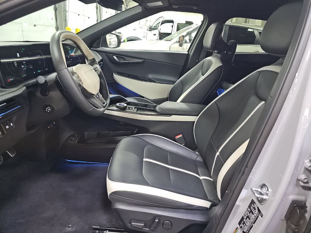 2025 Kia EV6 view 5