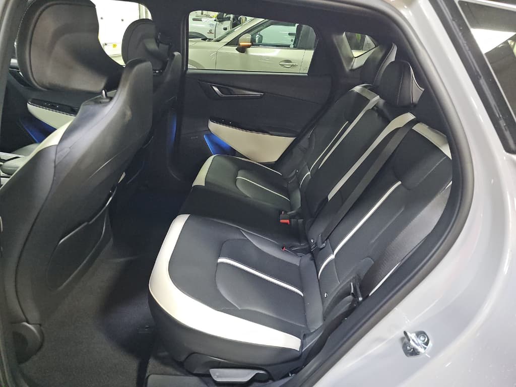 2025 Kia EV6 view 6