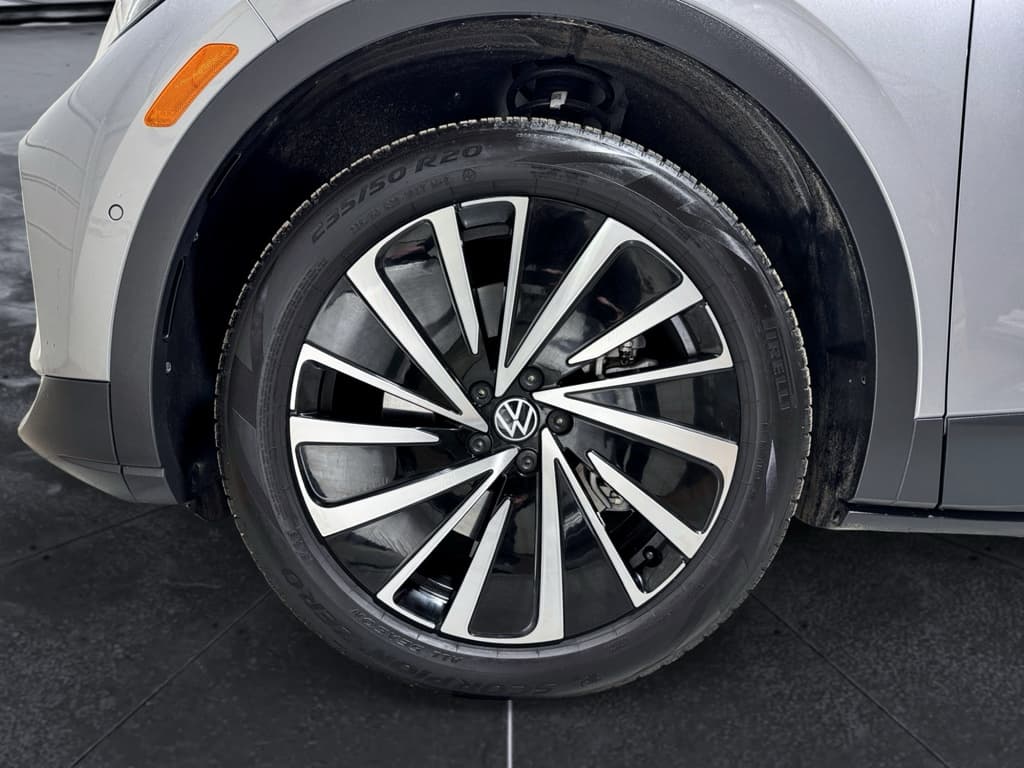 2025 Volkswagen ID.4 view 28