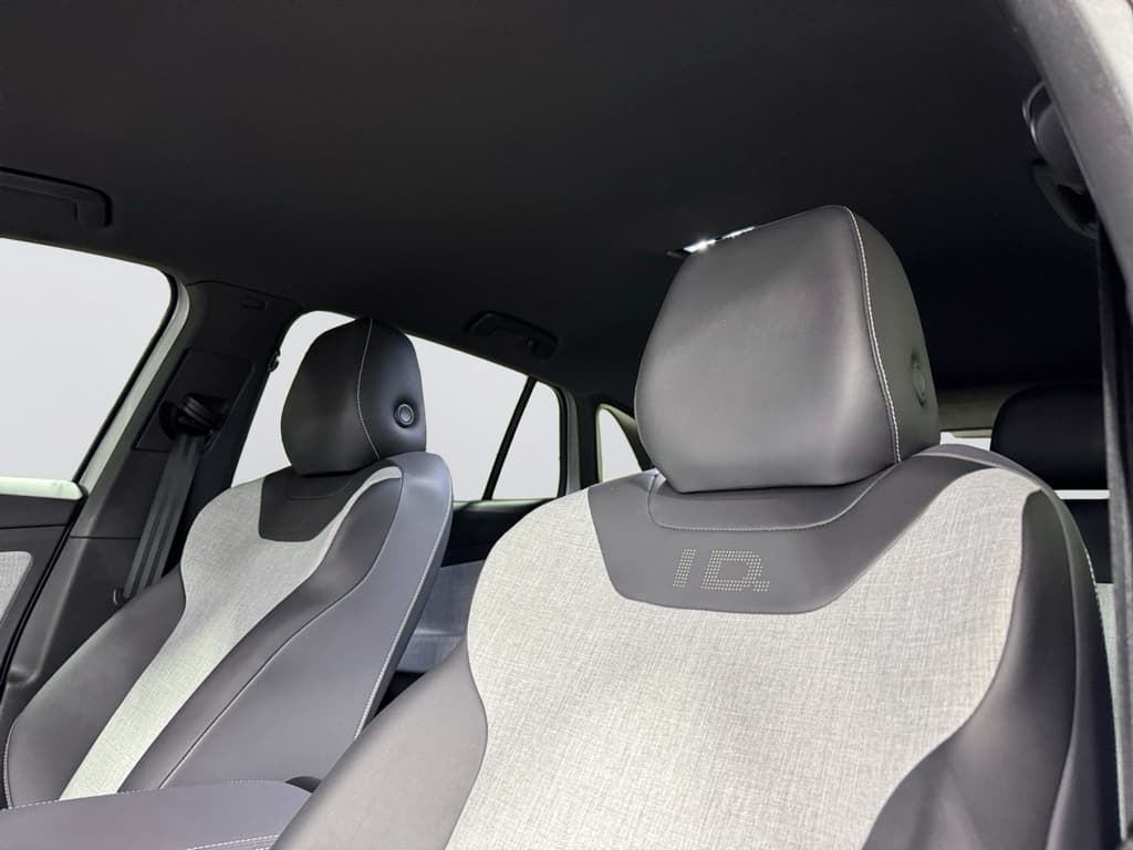 2025 Volkswagen ID.4 view 23