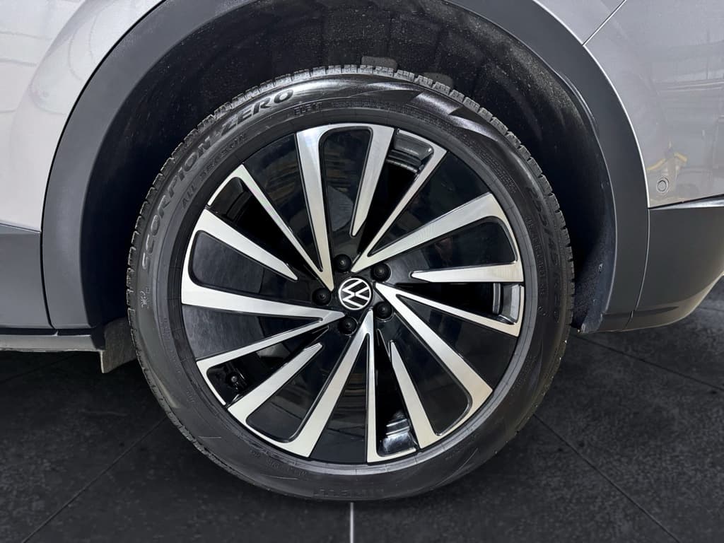 2025 Volkswagen ID.4 view 30