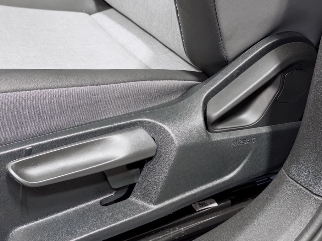 2025 Volkswagen ID.4 view 7