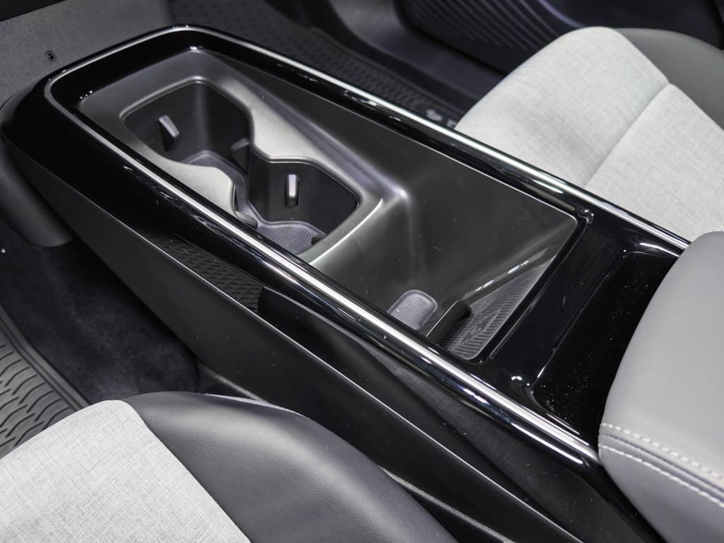 2025 Volkswagen ID.4 view 18