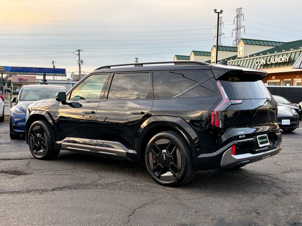 2025 Kia EV9 view 2