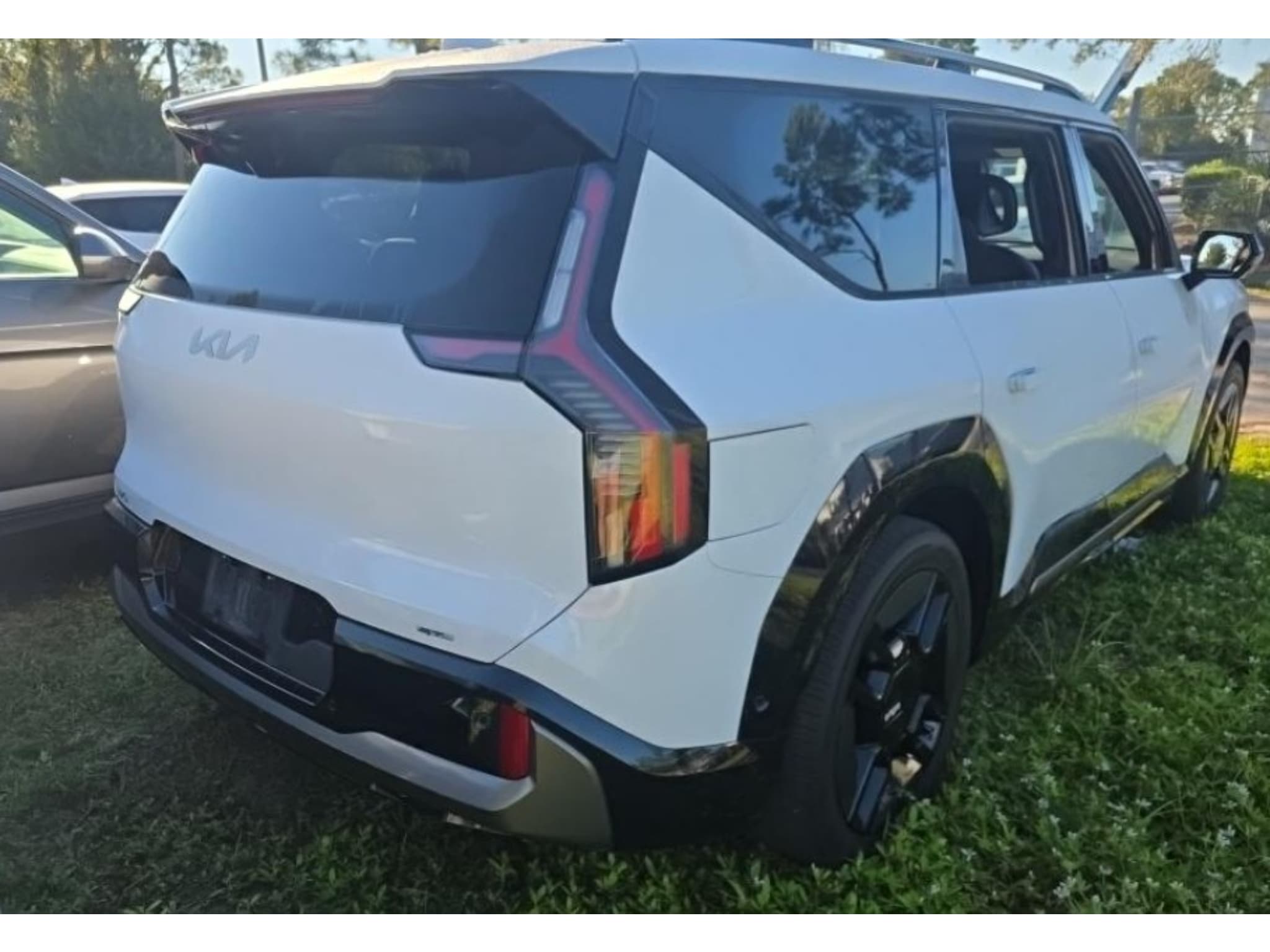 2025 Kia EV9 view 3