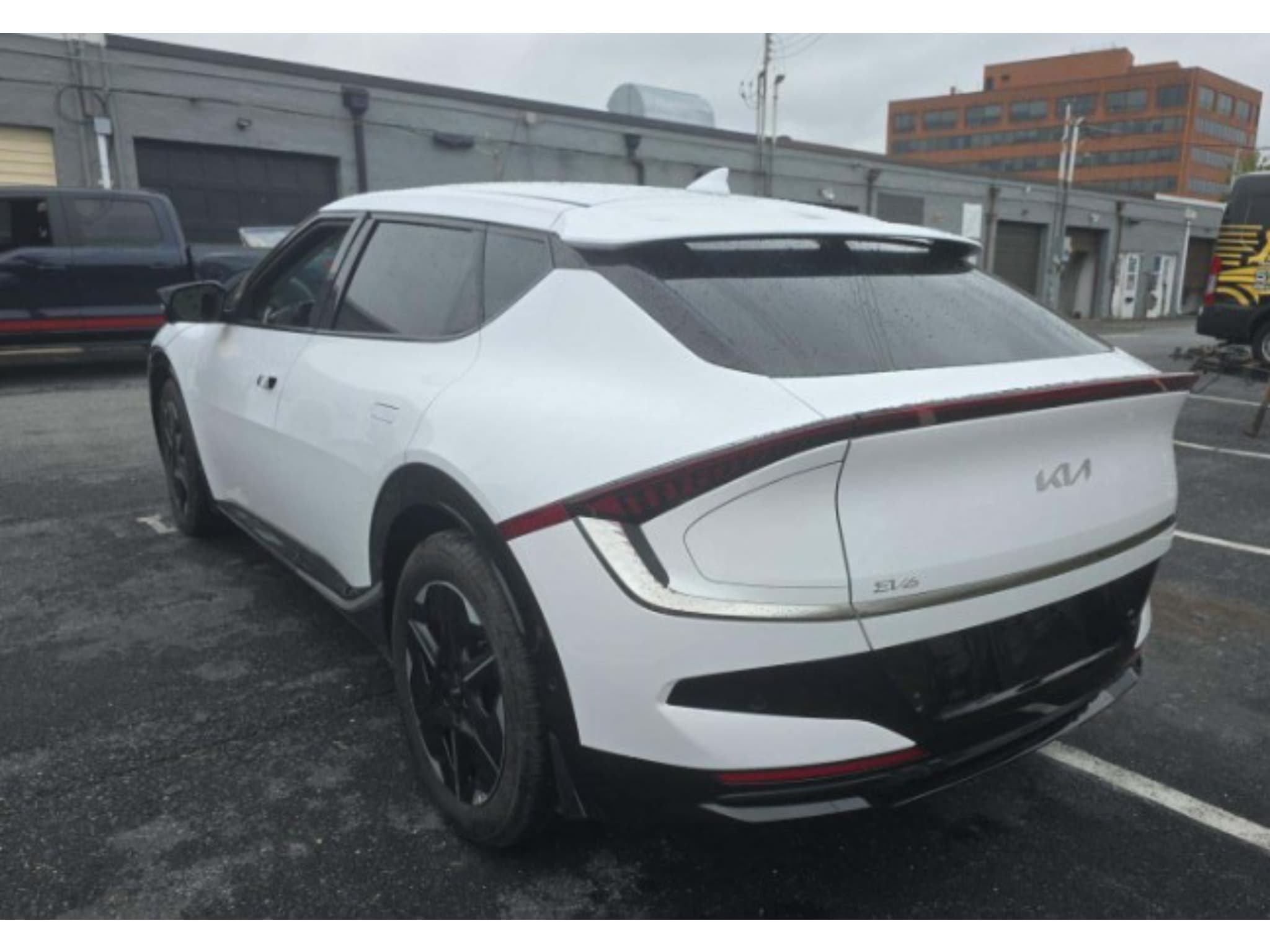 2025 Kia EV6 view 4