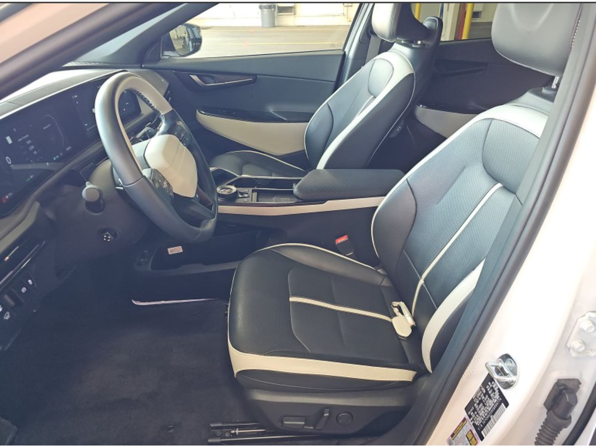 2025 Kia EV6 view 5