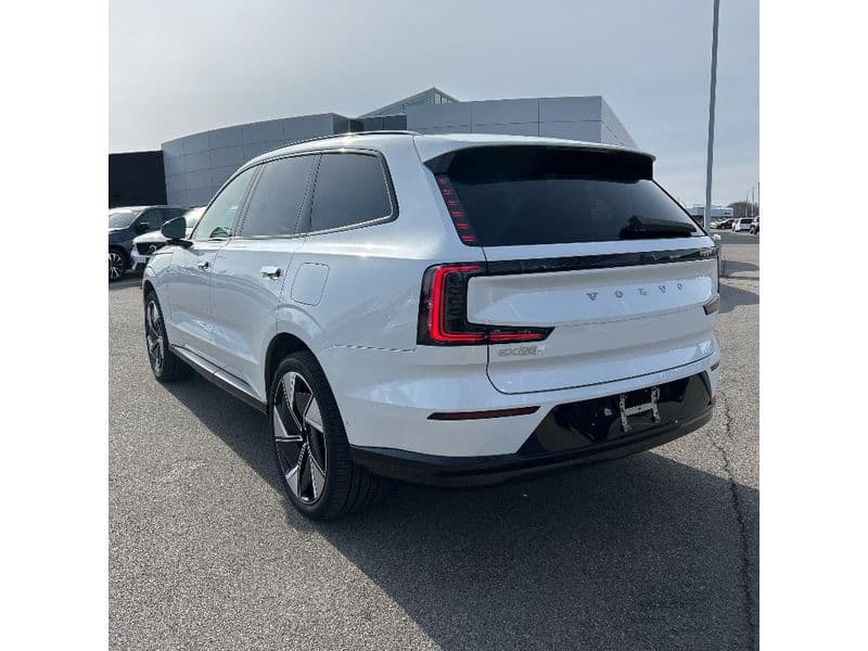 2025 Volvo EX90 view 4