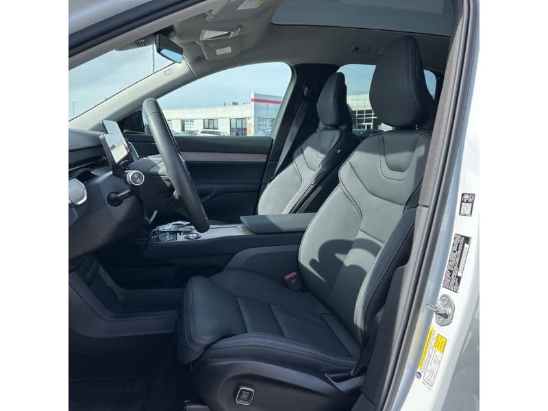 2025 Volvo EX90 view 5